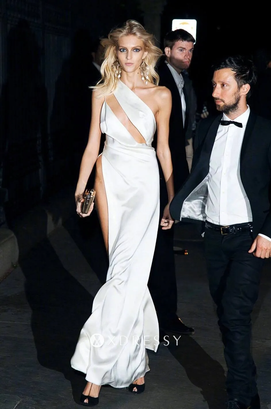 Anja Rubik white slinky silk dress at 2012 Met Ball Anja Rubik white slinky silk dress at 2012 Met Ball