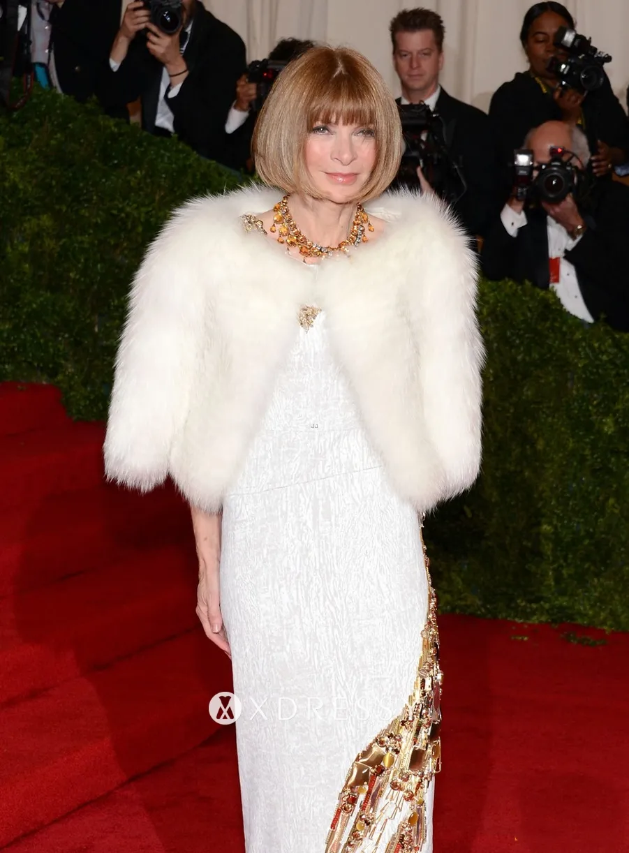 Anna Wintour white dress with gold sequin and fur Anna Wintour white dress with gold sequin and fur