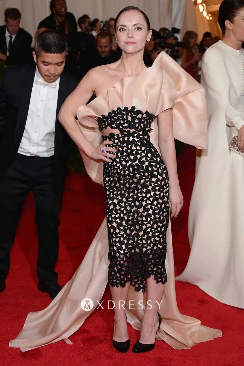 Christina Ricci black lace dress with blush silk organza bow at 2012 Met Gala Christina Ricci black lace dress with blush silk organza bow at 2012 Met Gala