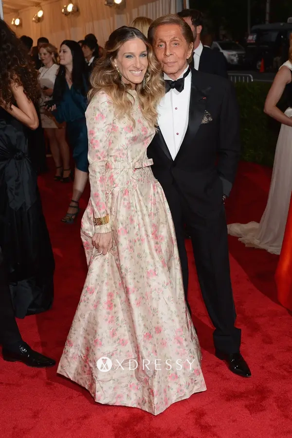 Sarah Jessica Parker floral printed dress at 2012 Met Gala Sarah Jessica Parker floral printed dress at 2012 Met Gala