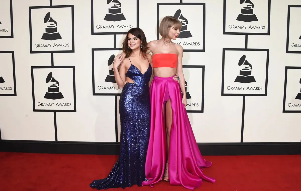 grammys 2016 celebrities hit the red carpet