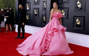 fashion grammys 2022 red carpet dresses