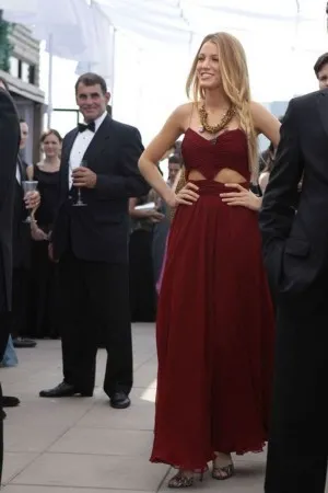 Blake Lively burgundy chiffon dress in Gossip Girl Fashion