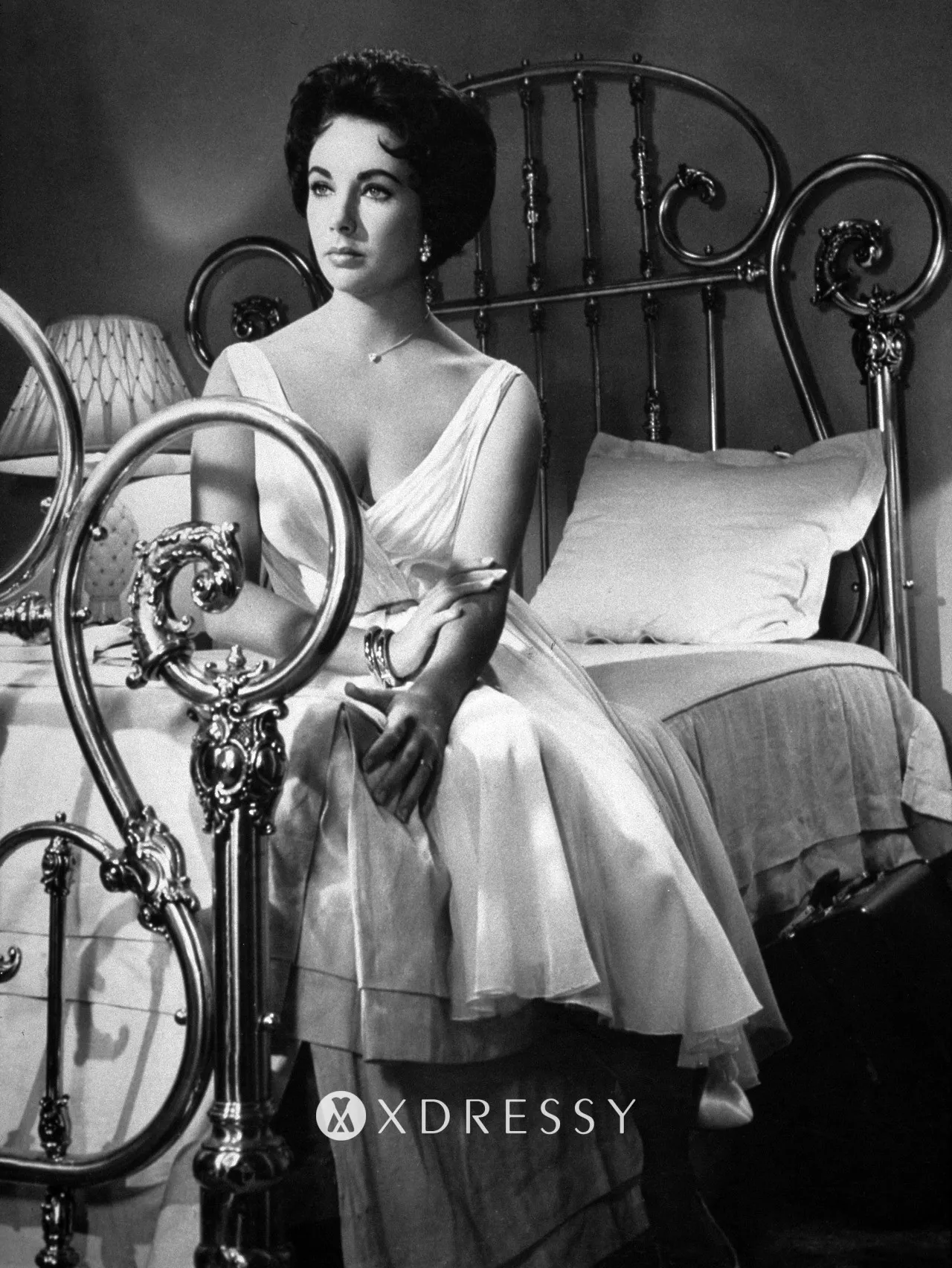 Elizabeth Taylor V neck white chiffon graduation dress Elizabeth Taylor V neck white chiffon graduation dress