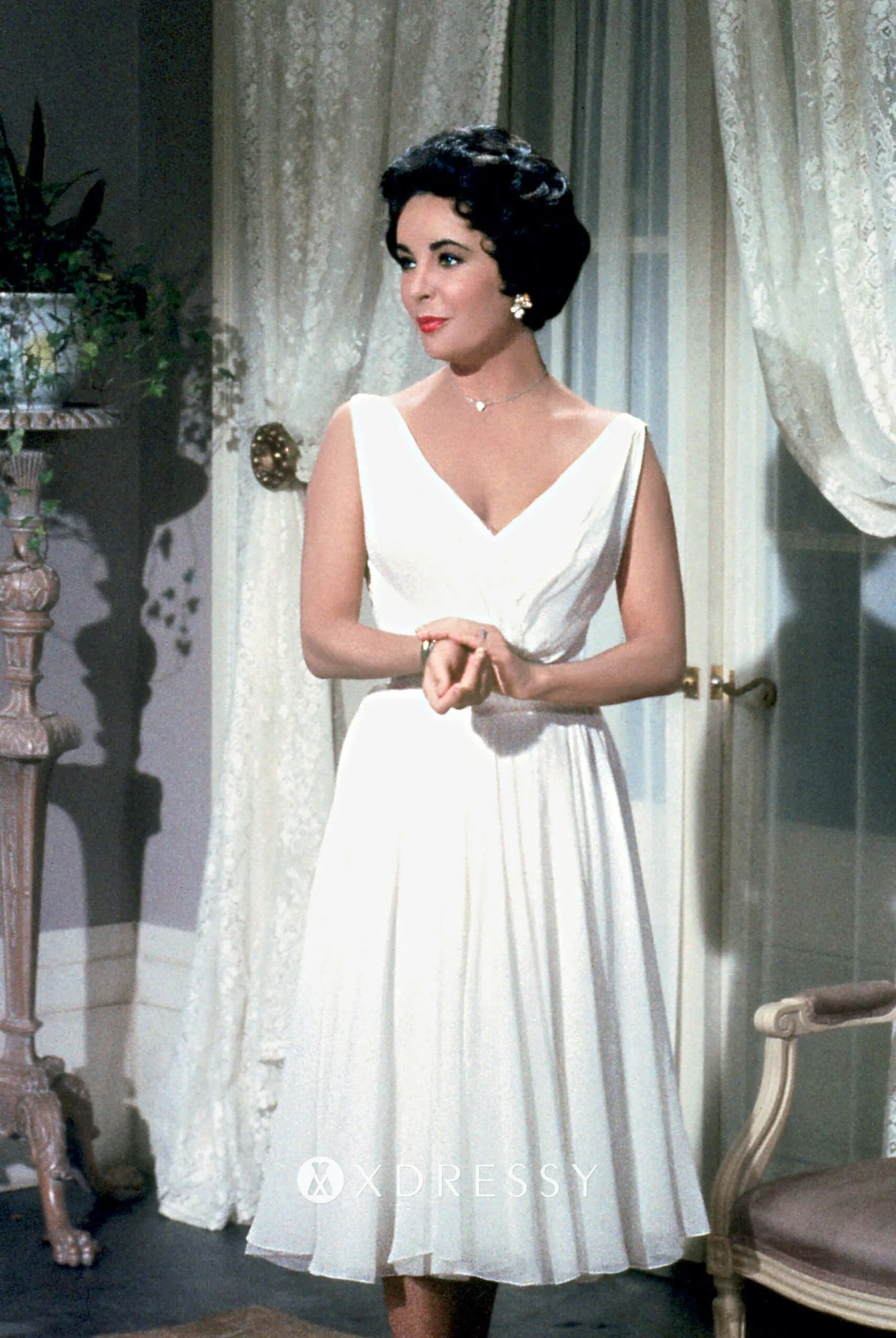 Elizabeth Taylor sleeveless V neck white chiffon dress Elizabeth Taylor sleeveless V neck white chiffon dress