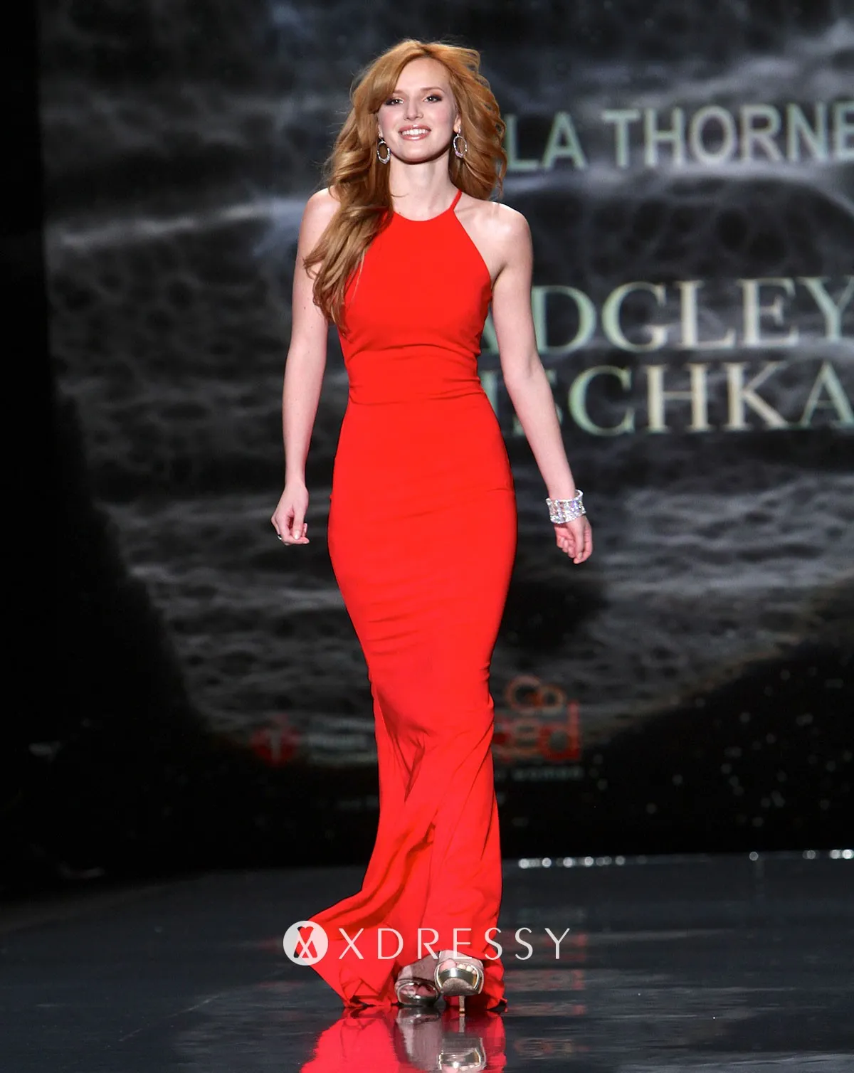 Bella Thorne red sleeveless long evening dress Bella Thorne red sleeveless long evening dress