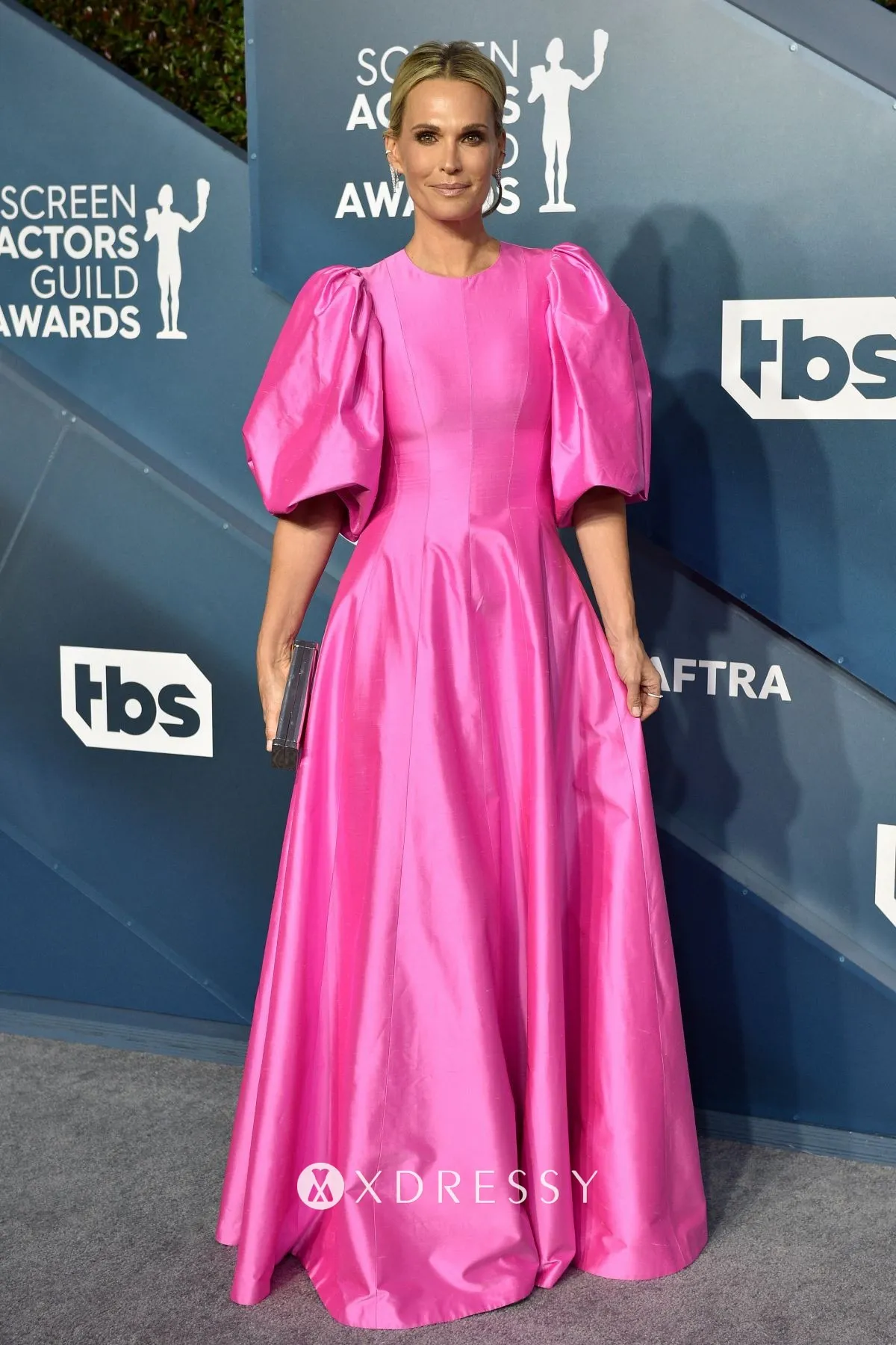 Molly Sims cut a vibrant figure in a fuchsia satin crew neck long evening gown at the 2020 SAG Awards Molly Sims cut a vibrant figure in a fuchsia satin crew neck long evening gown at the 2020 SAG Awards