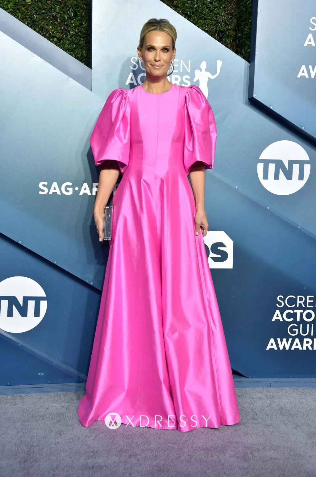 Molly Sims cut a vibrant figure in a fuchsia satin long evening gown with puffed sleeves at the 2020 SAG Awards Molly Sims cut a vibrant figure in a fuchsia satin long evening gown with puffed sleeves at the 2020 SAG Awards