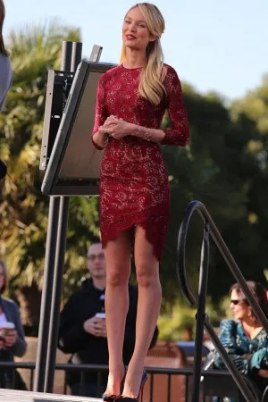 Candice Swanepoel elegant burgundy lace short cocktail dress