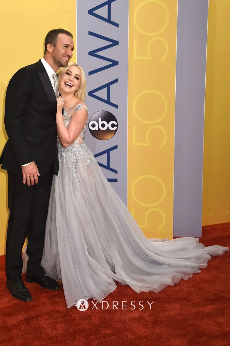 RaeLynn grey lace and organza red carpet dress at CMA Awards 2016 RaeLynn grey lace and organza red carpet dress at CMA Awards 2016