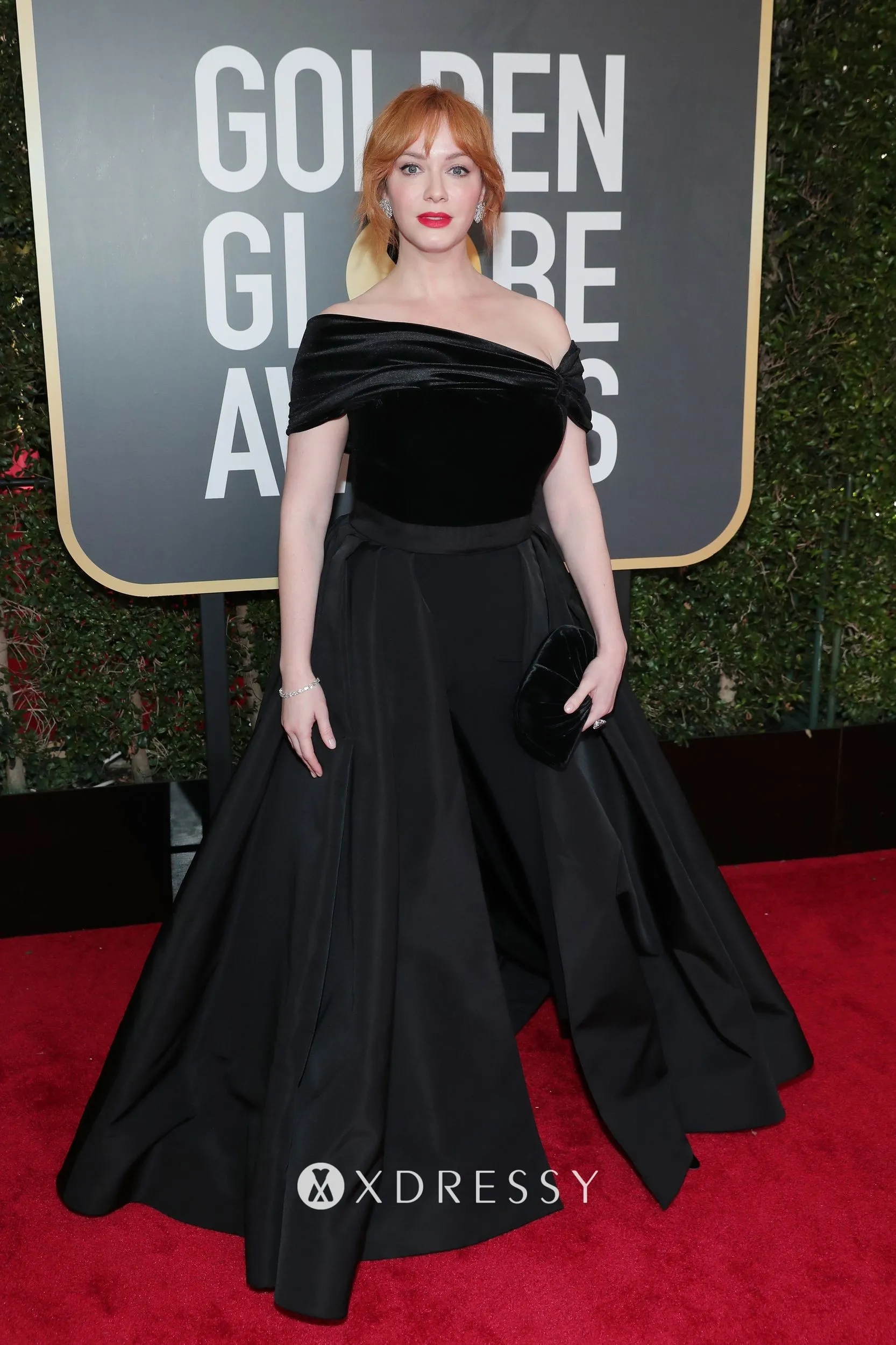 Christina Hendricks black asymmetrical off the shoulder neckline black prom gown Christina Hendricks black asymmetrical off the shoulder neckline black prom gown