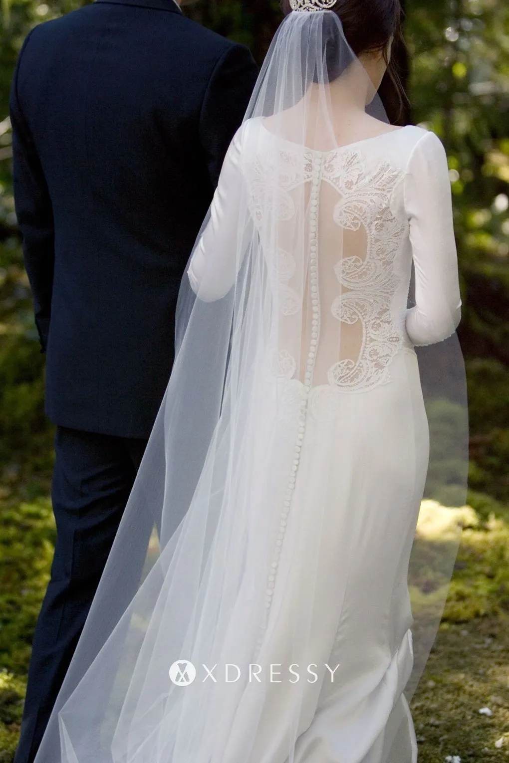 Kristen Stewart illusion back wedding dress in Twilight Movie Kristen Stewart illusion back wedding dress in Twilight Movie