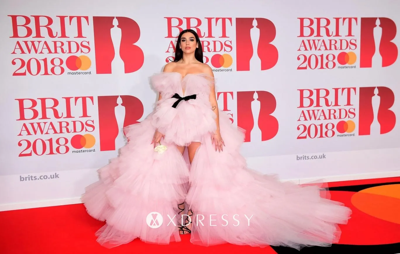 Dua Lipa tiered light pink tulle red carpet ball gown at Brit Awards 2018 Dua Lipa tiered light pink tulle red carpet ball gown at Brit Awards 2018