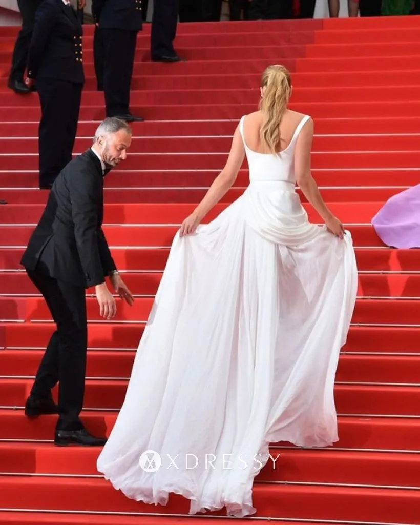 Toni Garrn white dress at the 2019 Cannes Film Festival screening of A Hidden Life Toni Garrn white dress at the 2019 Cannes Film Festival screening of A Hidden Life