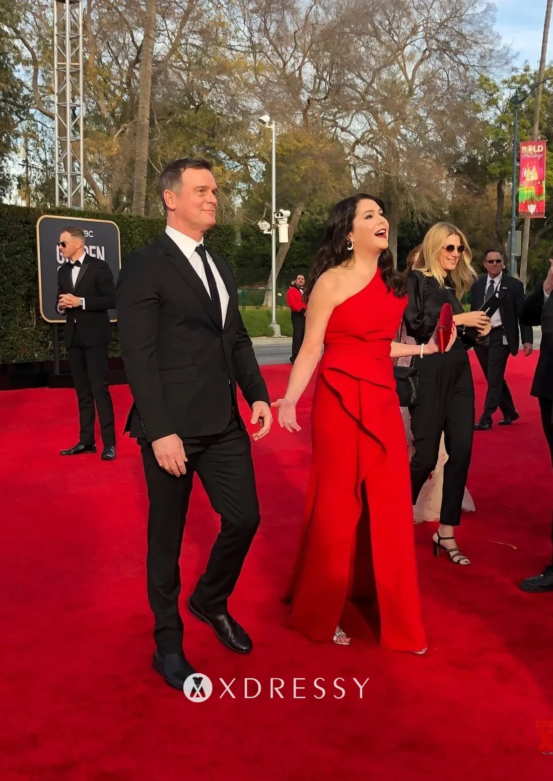 Lauren Graham glammed up in a ruffled red one shoulder formal gown with a thigh high slit