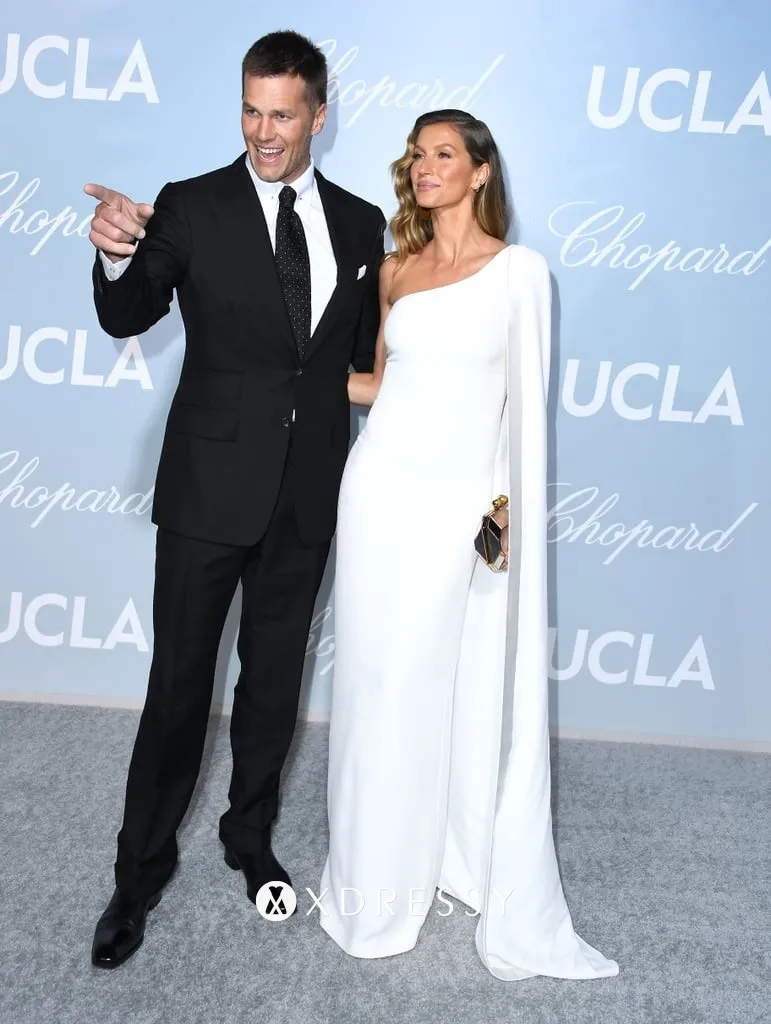 Gisele Bundchen white caped sleeve celebrity dress Gisele Bundchen white caped sleeve celebrity dress