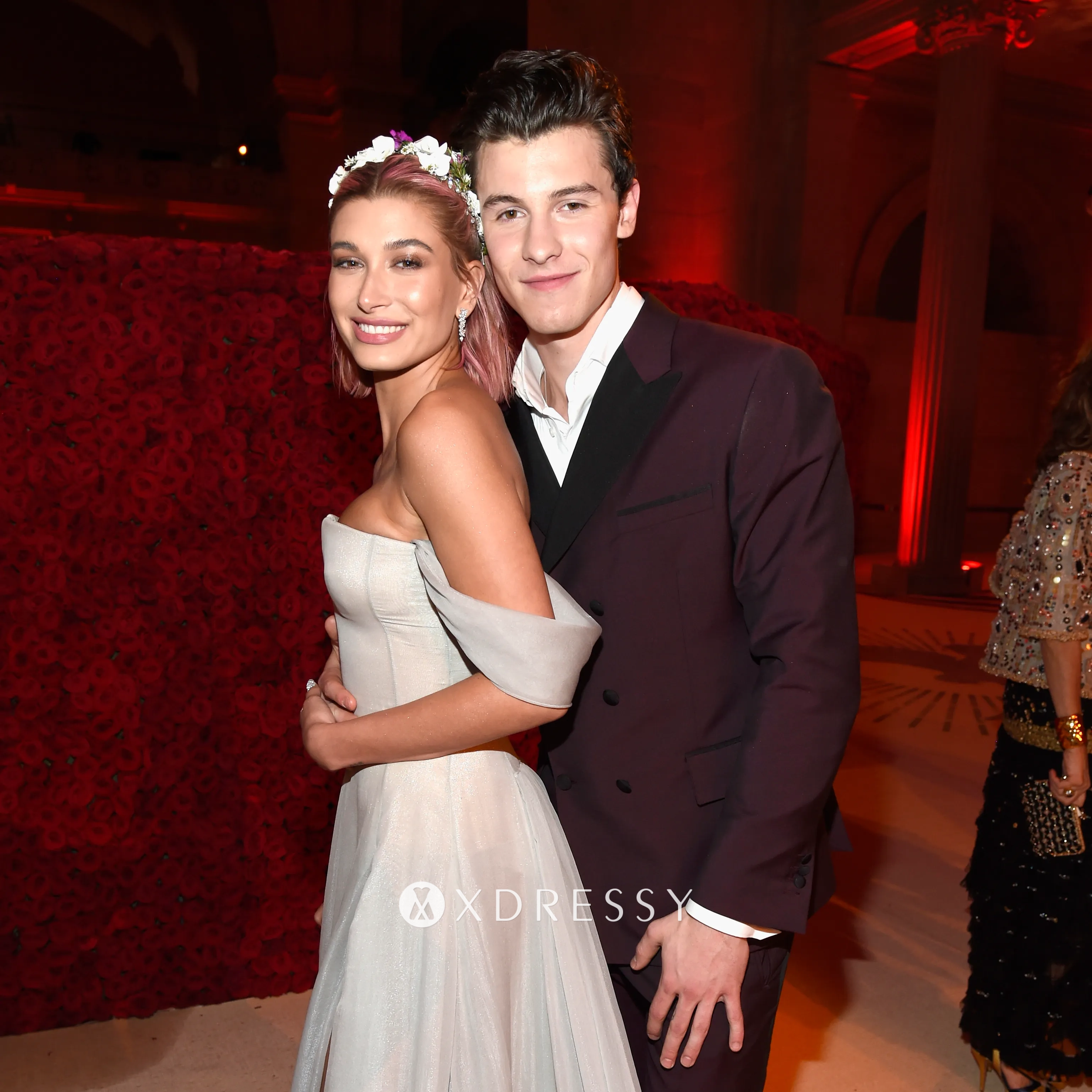 Hailey Baldwin gray formal dress Hailey Baldwin gray formal dress