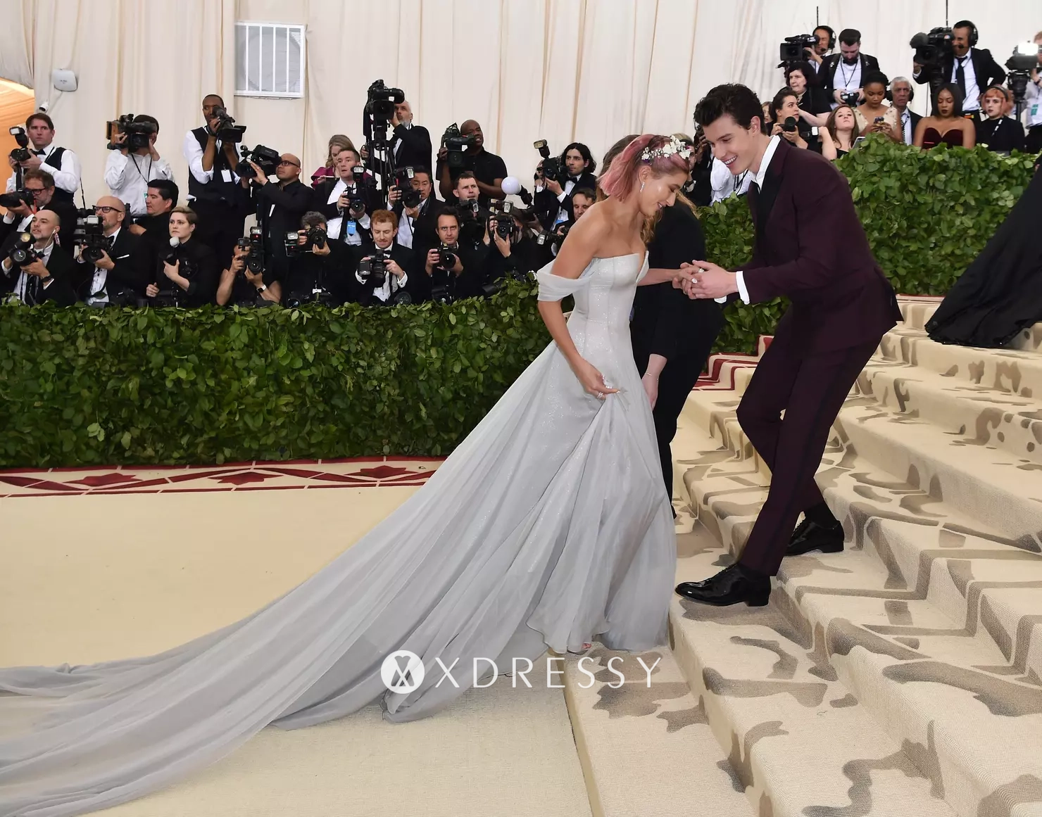 Hailey Baldwin gray prom dress with long train Hailey Baldwin gray prom dress with long train