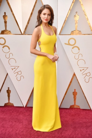 Eiza Gonzalez yellow backless evening dress 2018 Oscars