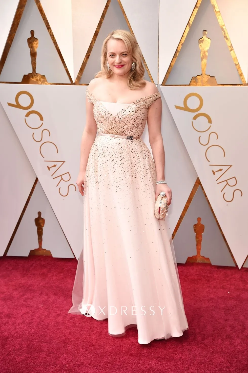 Elisabeth Moss 2018 Oscars blush sequinned off shoulder porm dress Elisabeth Moss 2018 Oscars blush sequinned off shoulder porm dress