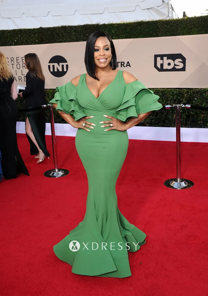 Niecy Nash green ruffled sleeve evening dress 2018 SAG Niecy Nash green ruffled sleeve evening dress 2018 SAG