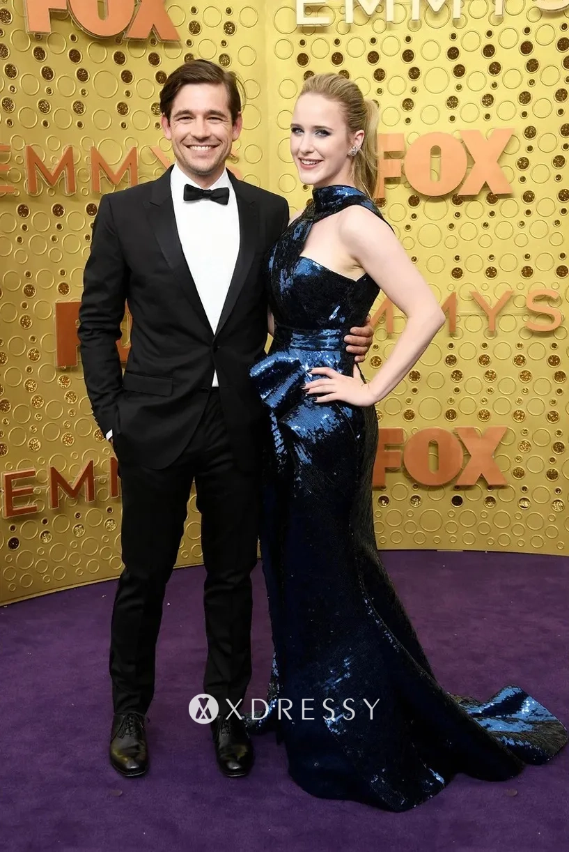 Rachel Brosnahan deep blue sequin evening gown Rachel Brosnahan deep blue sequin evening gown