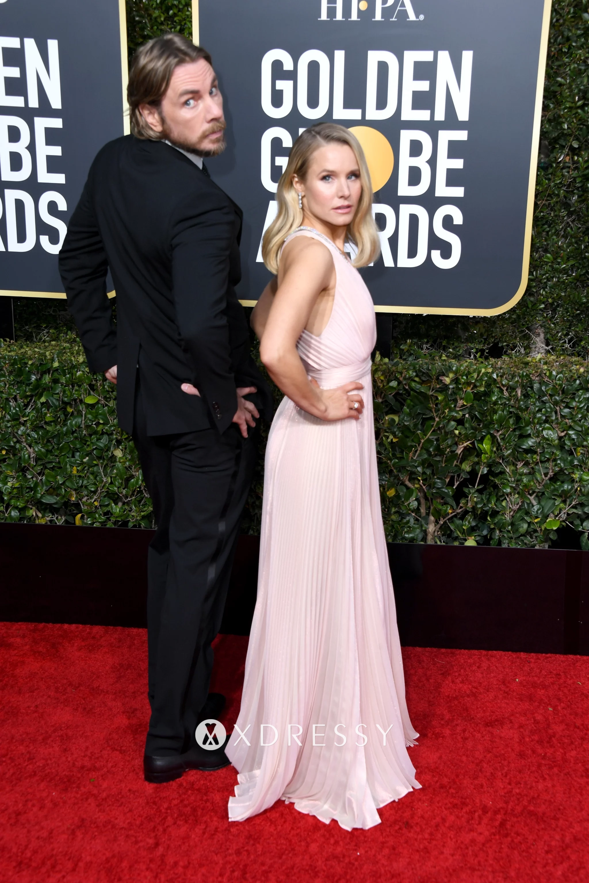 Kristen Bell blush chiffon pleated prom gown Kristen Bell blush chiffon pleated prom gown