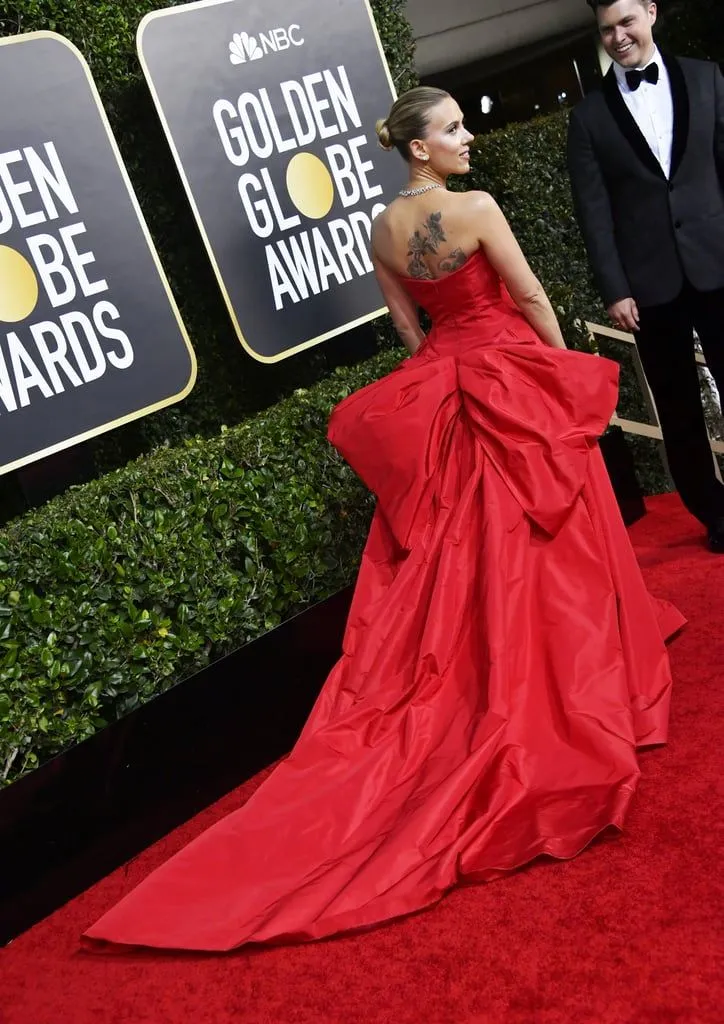 scarlett johansson 2020 golden globes red gown with oversize bow