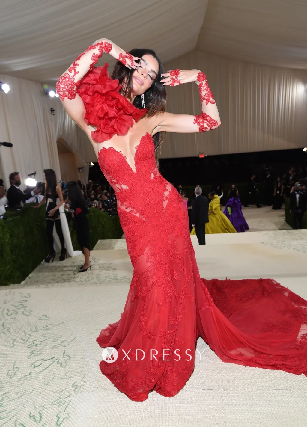 Emily Ratajkowski red mermaid dress with gloves