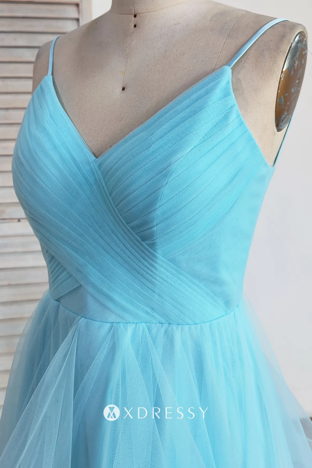 blue tulle V neck prom dress blue tulle V neck prom dress