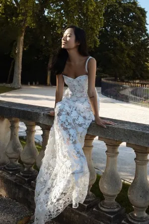 romantic flower lace spaghetti strap long wedding dress