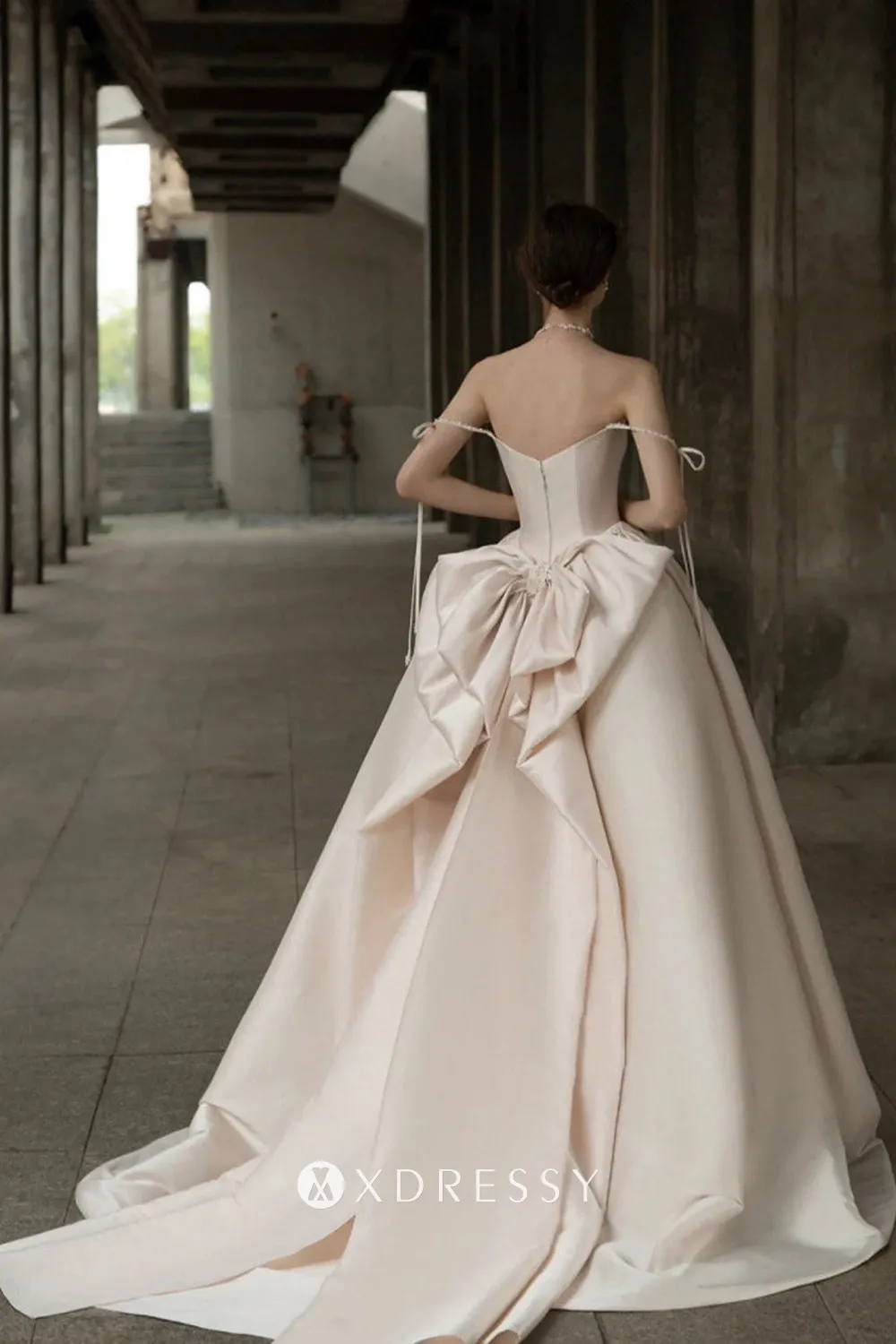 fashion spaghetti straps ruched satin wedding ball gown with court train