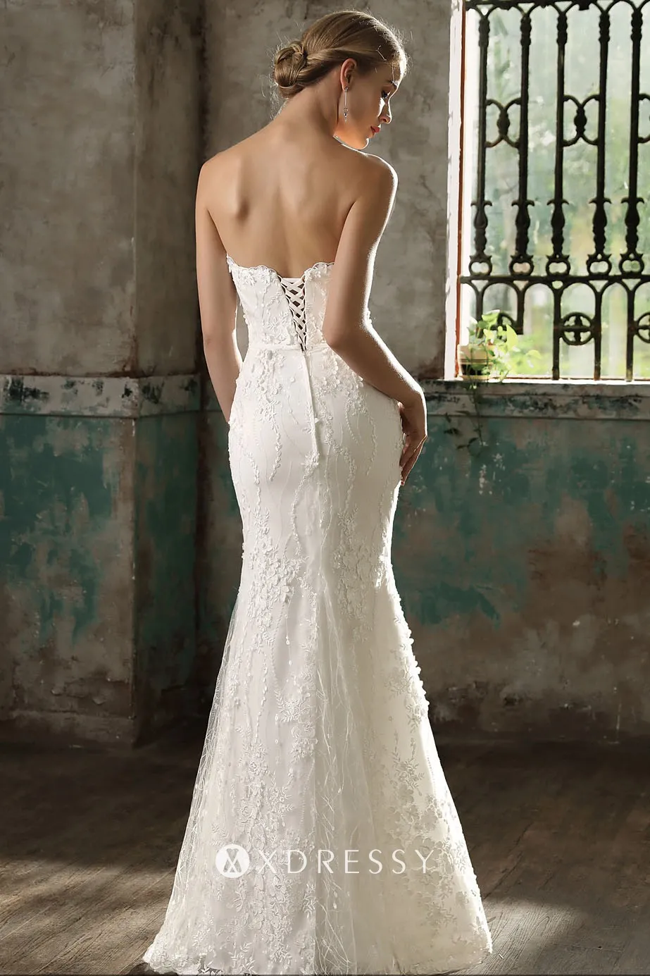 lace up back mermaid wedding dress