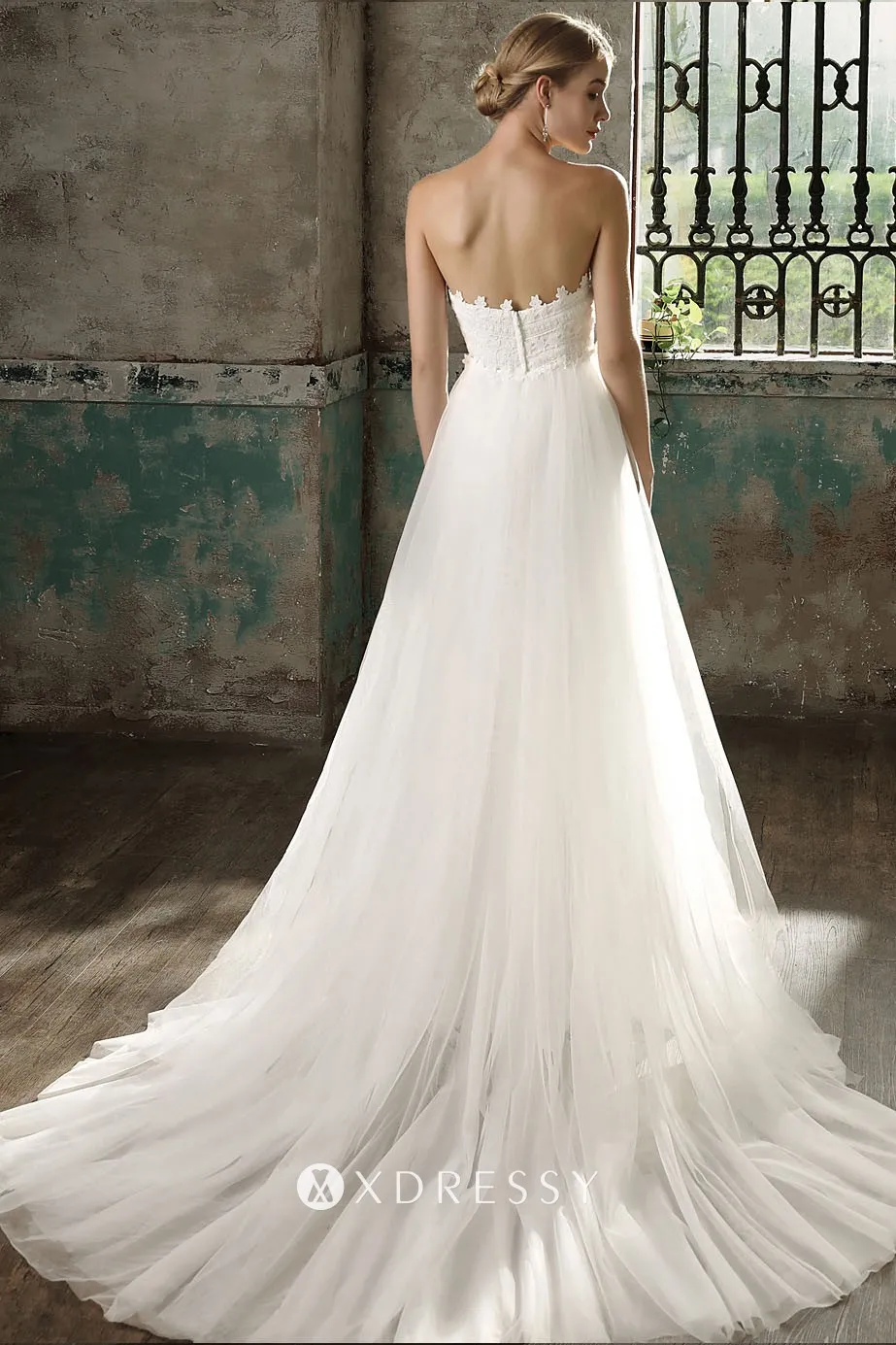 Zipper up low back lace wedding dress with tulle train