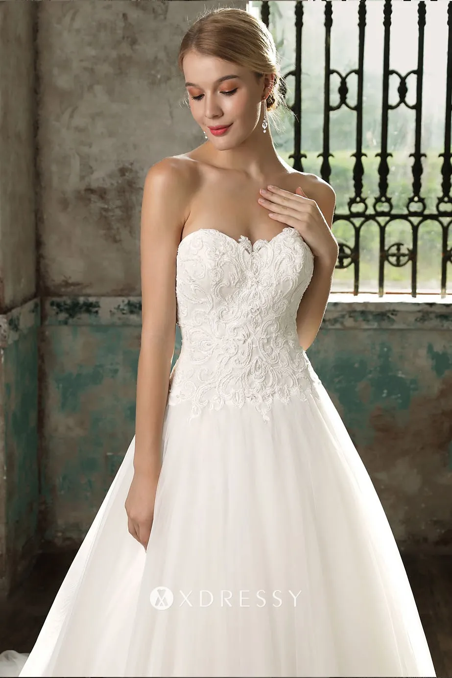 sweetheart lace tulle wedding dress