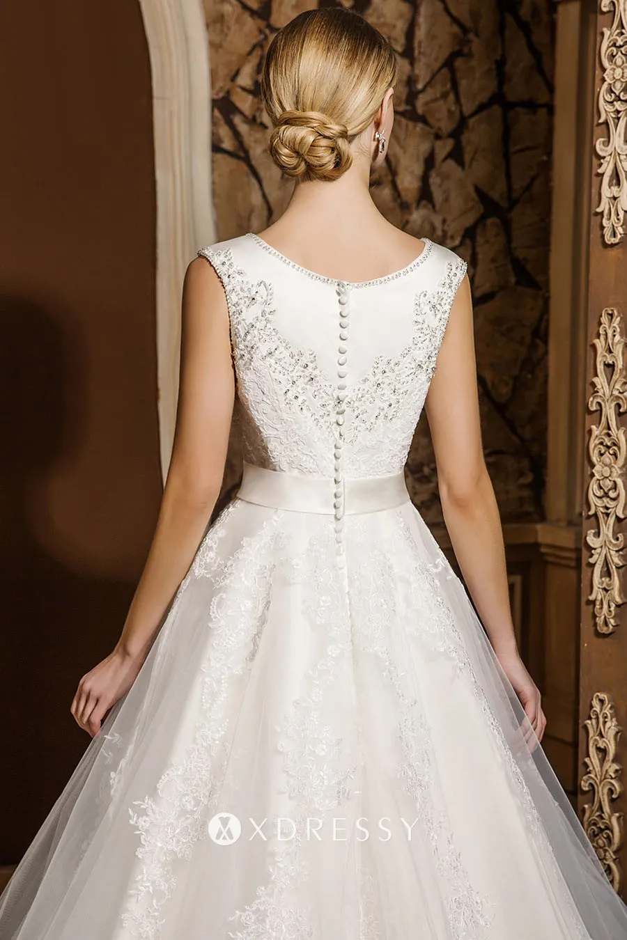 closed back with buttons decoration cap sleeve puffy wedding dress