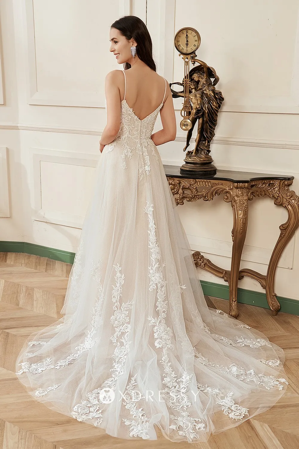 gorgeous V back with zipper closure grand full tulle skirt wedding dress gorgeous V back with zipper closure grand full tulle skirt wedding dress