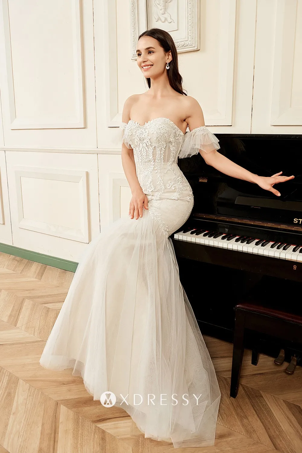 detachable tulle sleeve mermaid wedding gown
